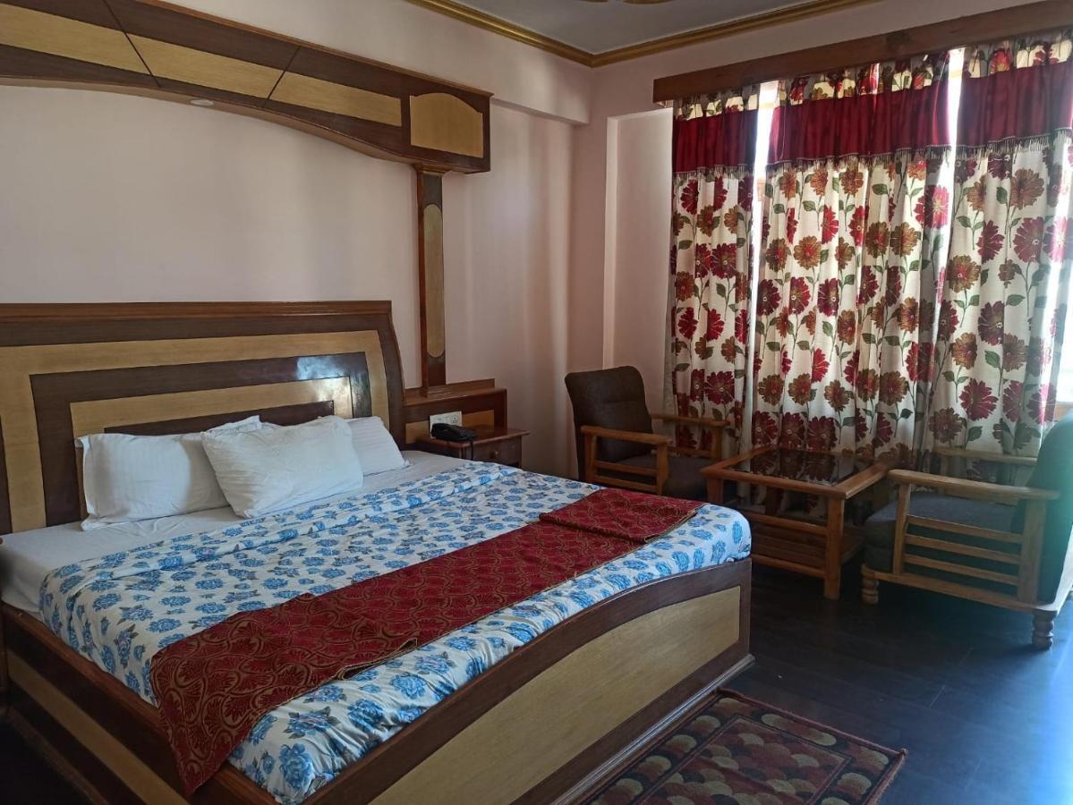 Hotel Prini Inn Manāli Buitenkant foto
