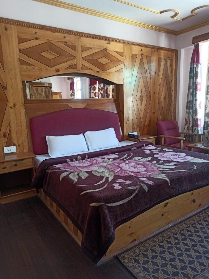 Hotel Prini Inn Manāli Buitenkant foto