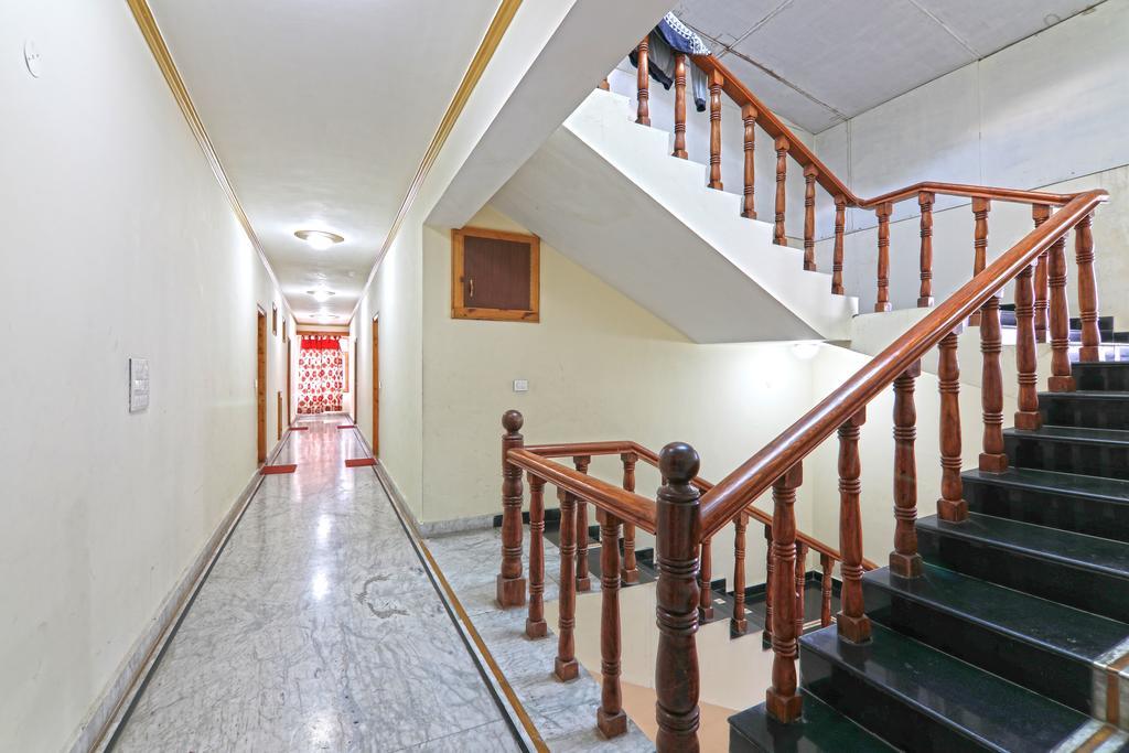 Hotel Prini Inn Manāli Buitenkant foto