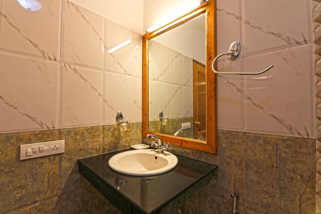 Hotel Prini Inn Manāli Buitenkant foto