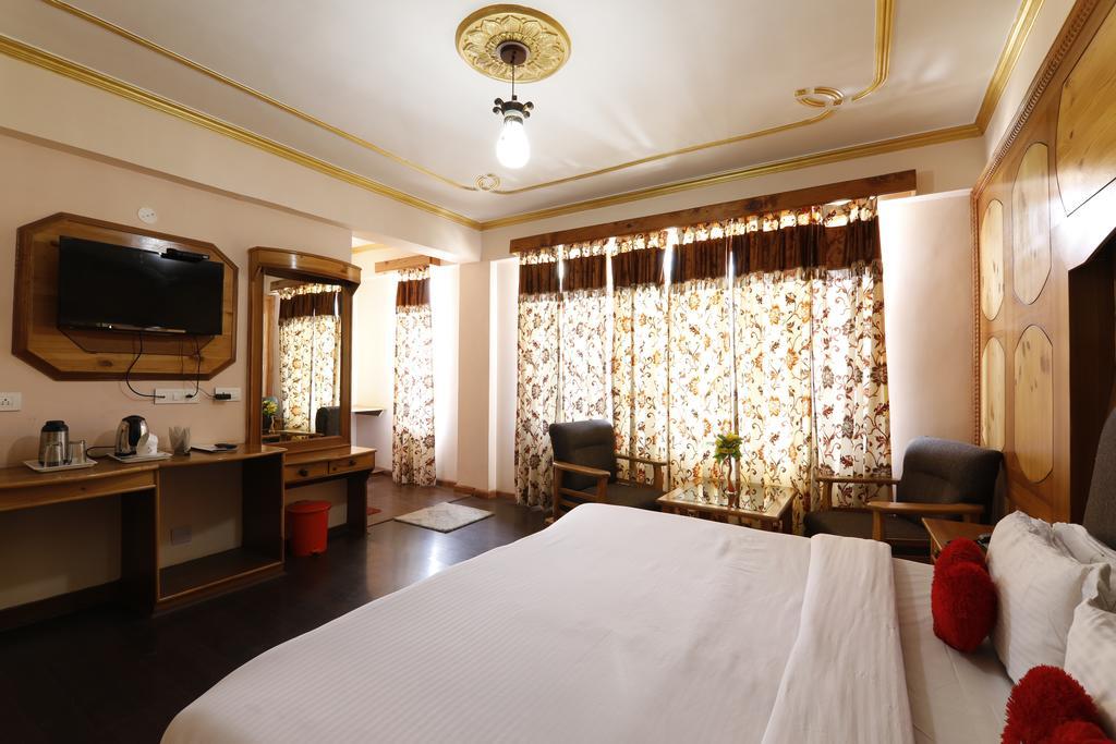 Hotel Prini Inn Manāli Buitenkant foto