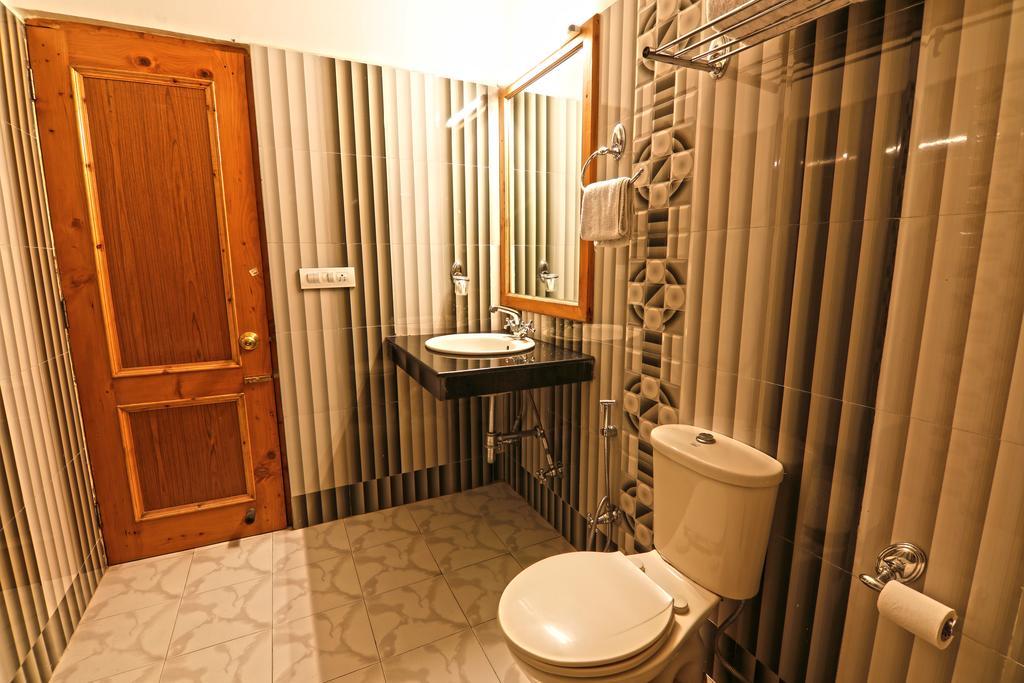 Hotel Prini Inn Manāli Buitenkant foto