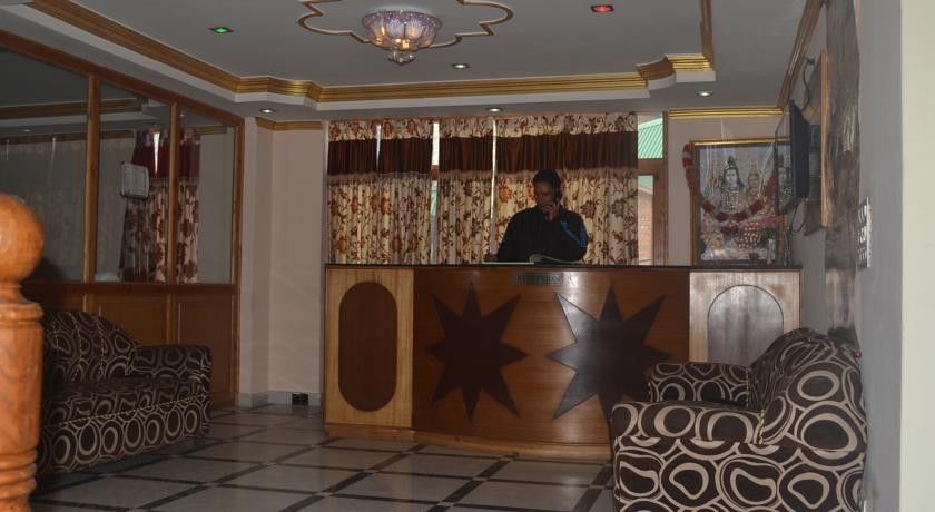 Hotel Prini Inn Manāli Buitenkant foto